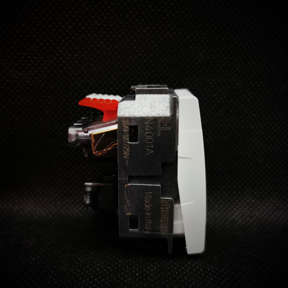 INTRERUPATOR 1P ALB BTICINO LIVING LIGHT